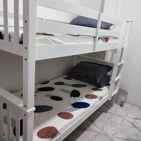 Bunk Bed Room Malé Esterno foto